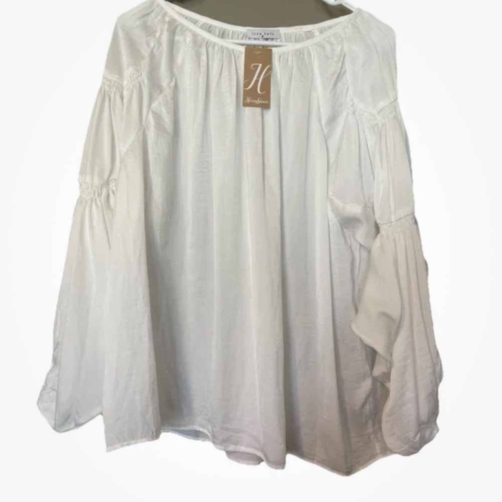 NWT Herringstone’s boutique Women’s white shirred peasant blouse!